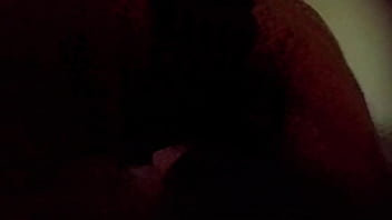 Me siento en la cara de mi vecino que rico me chupa mi culito