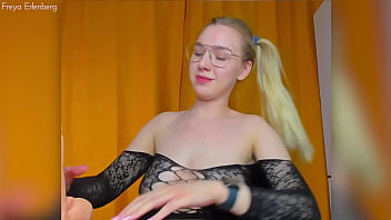 Sensitive blowjob and vibration in the pussy from an excited girl freya erlenberg