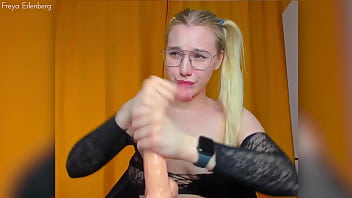 Sensitive blowjob and vibration in the pussy from an excited girl freya erlenberg