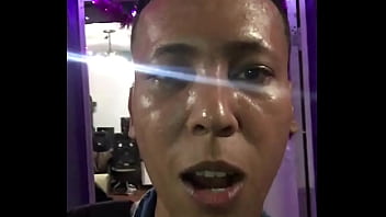 Disfrutando en un barrio popular de la isla de san andrés con el bow del natania y su buena música