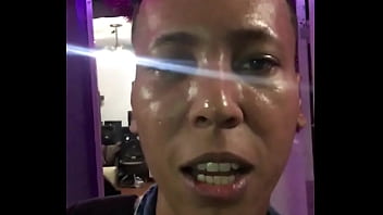 Disfrutando en un barrio popular de la isla de san andrés con el bow del natania y su buena música