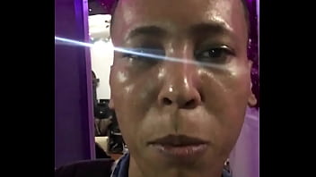 Disfrutando en un barrio popular de la isla de san andrés con el bow del natania y su buena música