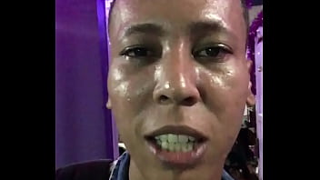 Disfrutando en un barrio popular de la isla de san andrés con el bow del natania y su buena música