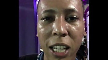 Disfrutando en un barrio popular de la isla de san andrés con el bow del natania y su buena música