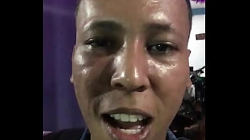 Disfrutando en un barrio popular de la isla de san andrés con el bow del natania y su buena música