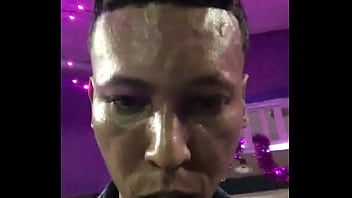 Disfrutando en un barrio popular de la isla de san andrés con el bow del natania y su buena música