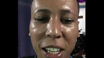 Disfrutando en un barrio popular de la isla de san andrés con el bow del natania y su buena música