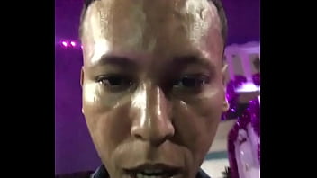 Disfrutando en un barrio popular de la isla de san andrés con el bow del natania y su buena música