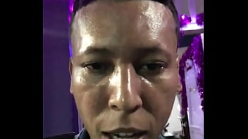 Disfrutando en un barrio popular de la isla de san andrés con el bow del natania y su buena música