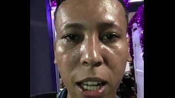 Disfrutando en un barrio popular de la isla de san andrés con el bow del natania y su buena música