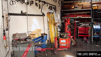 Watch this sexy girl masturbate with her dildo in the auto shop