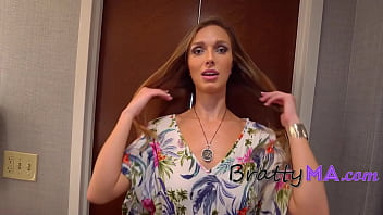 Stepmom confessed her crush to me after the separation from husband