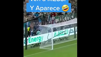 Abuelo le enseña a hijo