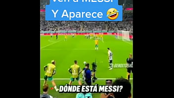 Abuelo le enseña a hijo