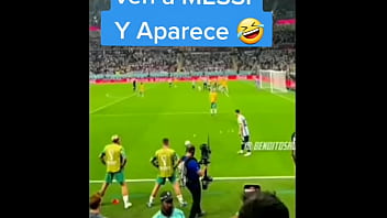 Abuelo le enseña a hijo