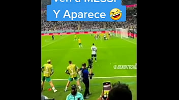 Abuelo le enseña a hijo