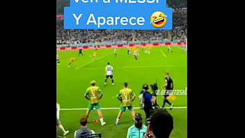 Abuelo le enseña a hijo