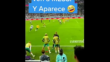 Abuelo le enseña a hijo