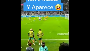 Abuelo le enseña a hijo