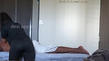 Spa lady got tempted after seeing cock