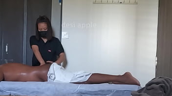 Spa lady got tempted after seeing cock