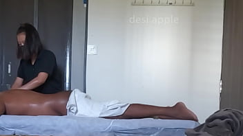 Spa lady got tempted after seeing cock