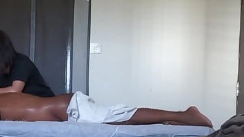 Spa lady got tempted after seeing cock