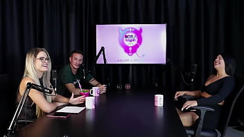 Foi convidada para ser esposa prefere morar sozinha a família sempre aceitou e o fetiche val mineirinha sheer red