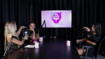 Foi convidada para ser esposa prefere morar sozinha a família sempre aceitou e o fetiche val mineirinha sheer red