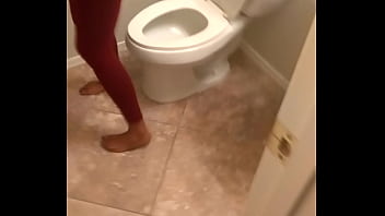 Ebony hotty peeing fat wet pussy