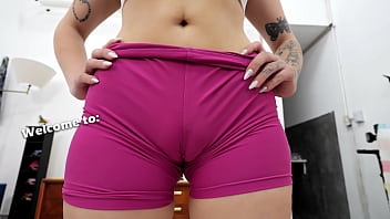 Amazing big jiggly butt small waist puffy cameltoe babe in tight leggings