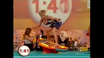 Another hot lady takes part in the indoor surfing game on buono domenica which inevitibly leads to upskirts and downblouse moments