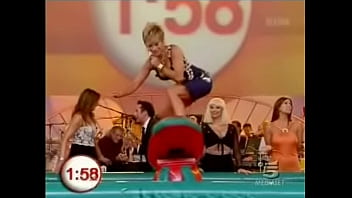 Another hot lady takes part in the indoor surfing game on buono domenica which inevitibly leads to upskirts and downblouse moments