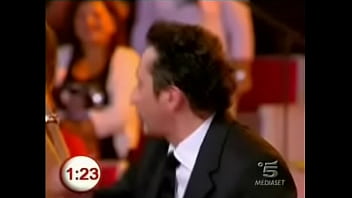 Another hot lady takes part in the indoor surfing game on buono domenica which inevitibly leads to upskirts and downblouse moments