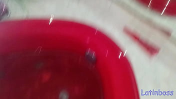 Se moja toda mientras la cogen en el jacuzzi