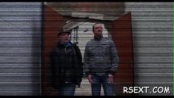 Hottie takes it up the wazoo