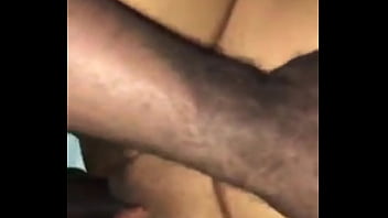 El mejor amigo de mi novio me folla el coño duro y se corre dos veces dentro