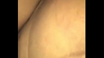 El mejor amigo de mi novio me folla el coño duro y se corre dos veces dentro