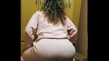 Novinha safada rebolando gostoso amadora gostosa dançando funk cheia de tesão