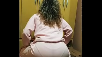 Novinha safada rebolando gostoso amadora gostosa dançando funk cheia de tesão