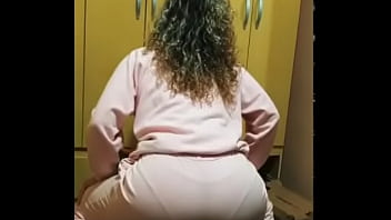 Novinha safada rebolando gostoso amadora gostosa dançando funk cheia de tesão