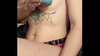 Bonjour mes coquins je vous offre le café