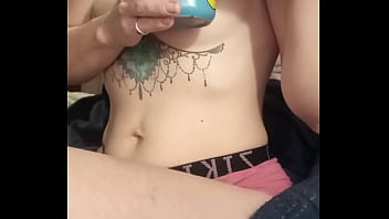 Bonjour mes coquins je vous offre le café