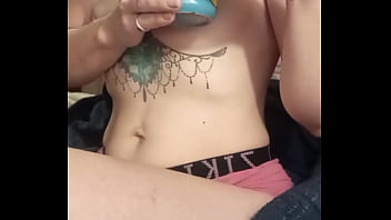 Bonjour mes coquins je vous offre le café