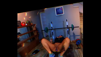 Foi fazer sexo com seu instrutor de academia e deu merda literalmente