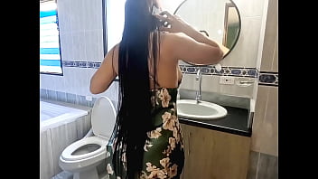 Mi amiga me da posada en su casa y termina con mi leche en su grande y delicioso culo con silvana lee