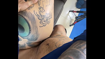 I fuck my neighbor during her workout