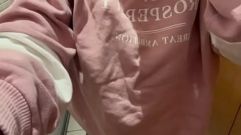 今日も隣でト◯レしてる人がいるのにオナニーしてやってはいけないことに興奮する女子◯生。