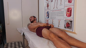 Paciente tem ereção ao sentir o toque da enfermeira