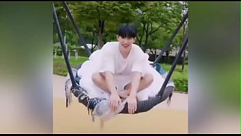 The way this man & his feet turn me on wonho